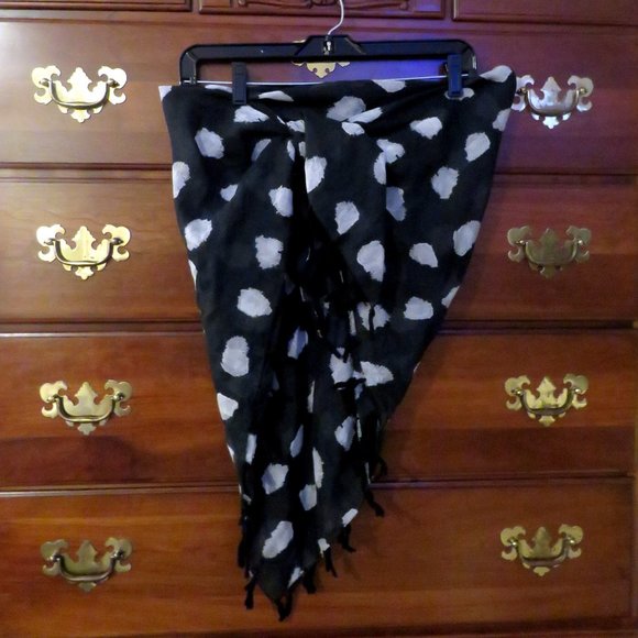 Black Square Scarf Wrap Sarong w/Modern White Polka Dot Print abt 39" x 39" - Picture 1 of 14